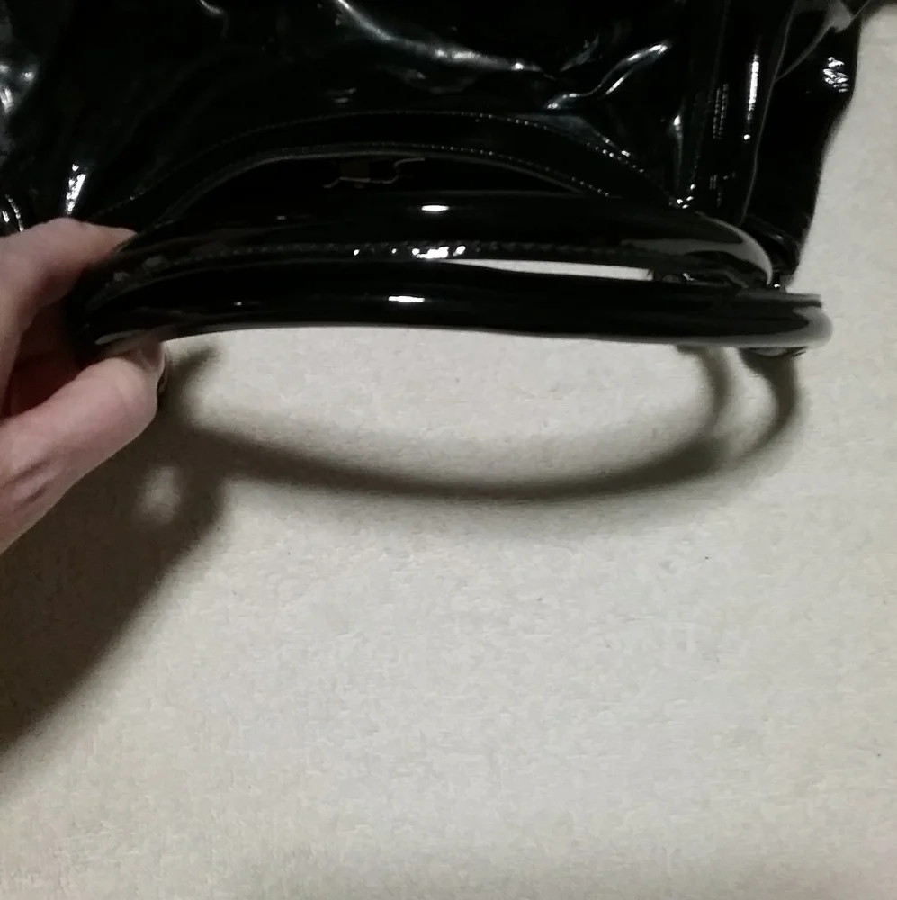 Authentic Gucci Patent Black Purse - Picture 6 of 10